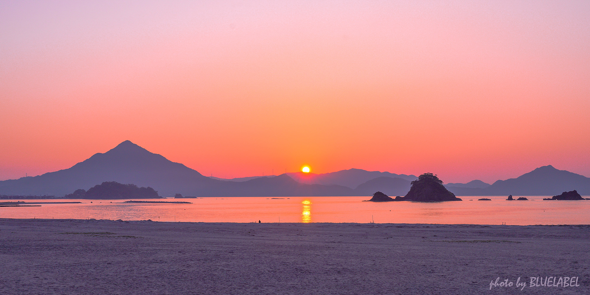 夕日と海が織りなす絶景スポット！